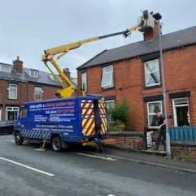 Bild von Man with a Cherry Picker Van