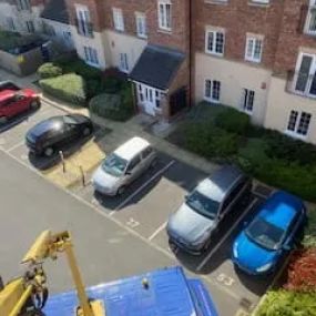 Bild von Man with a Cherry Picker Van