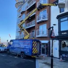 Bild von Man with a Cherry Picker Van