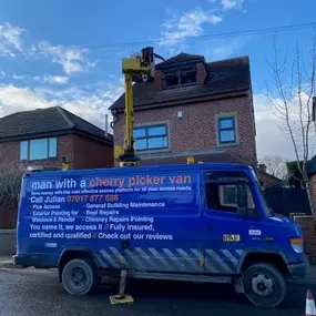 Bild von Man with a Cherry Picker Van