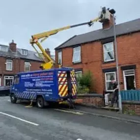 Bild von Man with a Cherry Picker Van