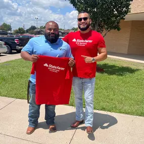 Coming from a rough neighbourhood, many of us played sports as a way to stay away from the negativity that we faced at times. Erik was one of those kids. Our agency is all about giving back and establishing strong family values within our community. This #footballfriday we were able to give back to the Sam Rayburn football team by providing them lunch so that they could be fueled and energized for their first preseason game! The boys have worked hard and are now ready to play under those Friday 