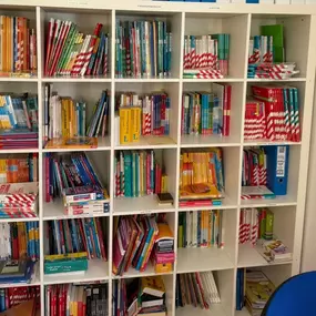 Weißenburg Bücherwand