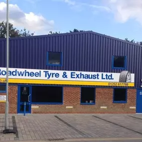 RoadWheel Tyre & Exhaust | Fleet Tyres