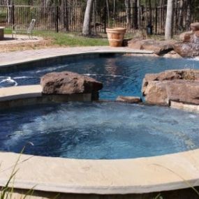 Custom Pools & Spas