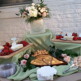 Make this holiday season the best ever with our holiday party catering.