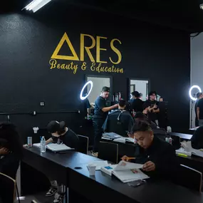 Bild von Ares Beauty & Education