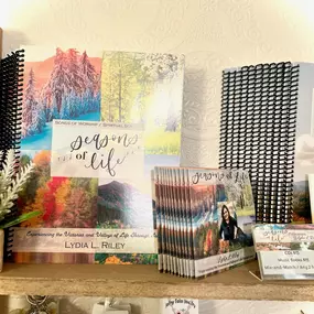 Bild von Seasons of Life Publications Book Store & Jolley Tales Gift Shoppe