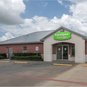 Alternate Beauty Image - Extra Space Storage at 5208 Reading Rd, Rosenberg, TX 77471