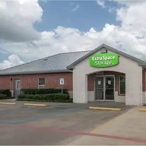 Alternate Beauty Image - Extra Space Storage at 5208 Reading Rd, Rosenberg, TX 77471