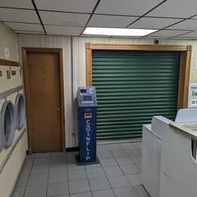 Bild von CoinFlip Bitcoin ATM - The Laundromat By Mrs. O's (Lisbon)