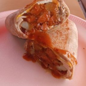 Empieza Tu Dia Kon Huevos- Burrito de tocino con salchicha