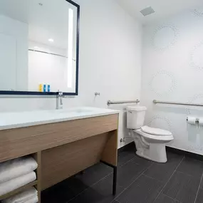 Guest room bath