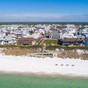 Breakwater is conveniently located close to the beautiful and charming Rosemary Beach