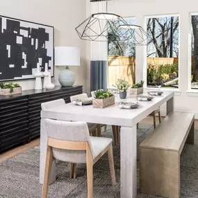 Casual dining in breakfast area