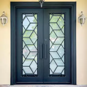 Bild von Universal Iron Doors & Hardware