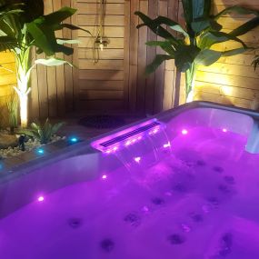 Bild von Tropical Spa: Love Room Hauts de France, Love Room avec spa et sauna, nuit en amoureux, week-end romantique, Nord