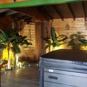 Bild von Tropical Spa: Love Room Hauts de France, Love Room avec spa et sauna, nuit en amoureux, week-end romantique, Nord