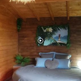 Bild von Tropical Spa: Love Room Hauts de France, Love Room avec spa et sauna, nuit en amoureux, week-end romantique, Nord