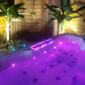 Bild von Tropical Spa: Love Room Hauts de France, Love Room avec spa et sauna, nuit en amoureux, week-end romantique, Nord