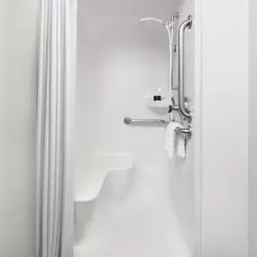 Guest room bath