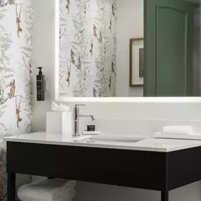 Guest room bath