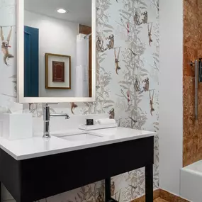Guest room bath