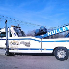 Bild von Hullett's Tire Lube & Tow