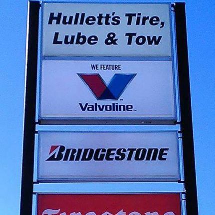 Λογότυπο από Hullett's Tire Lube & Tow