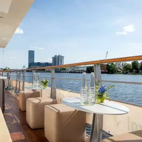 Bild von Solarwaterworld Hafen: Schiffsrundfahrten und Sightseeing Touren in Berlin mit Solar-Katamaran