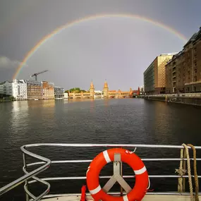 Bild von Solarwaterworld Hafen: Schiffsrundfahrten und Sightseeing Touren in Berlin mit Solar-Katamaran