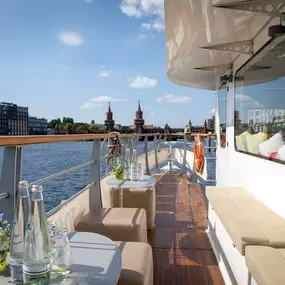 Bild von Solarwaterworld Hafen: Schiffsrundfahrten und Sightseeing Touren in Berlin mit Solar-Katamaran