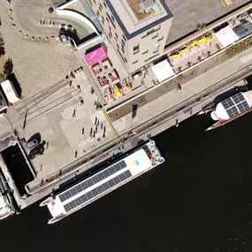 Bild von Solarwaterworld Hafen: Schiffsrundfahrten und Sightseeing Touren in Berlin mit Solar-Katamaran