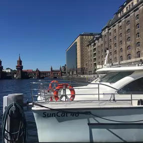 Bild von Solarwaterworld Hafen: Schiffsrundfahrten und Sightseeing Touren in Berlin mit Solar-Katamaran