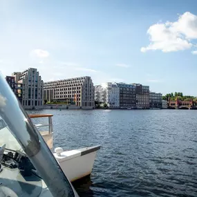 Bild von Solarwaterworld Hafen: Schiffsrundfahrten und Sightseeing Touren in Berlin mit Solar-Katamaran