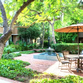 Courtyard with fountain and patio furniture at Sunset Barrington Gardens