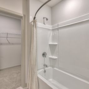 Brentwood apartments with bathtubs