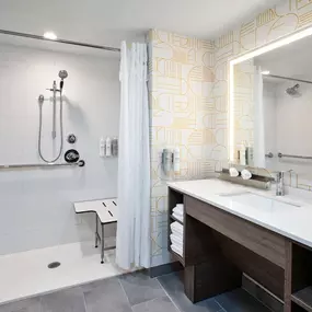 Guest room bath