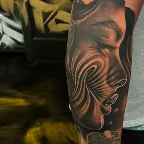 Bild von Lunar Ink Gallery Tattoo Shop & Piercing Studio