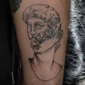 Bild von Lunar Ink Gallery Tattoo Shop & Piercing Studio