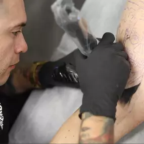Bild von Lunar Ink Gallery Tattoo Shop & Piercing Studio