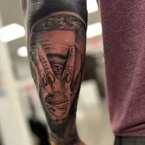 Bild von Lunar Ink Gallery Tattoo Shop & Piercing Studio