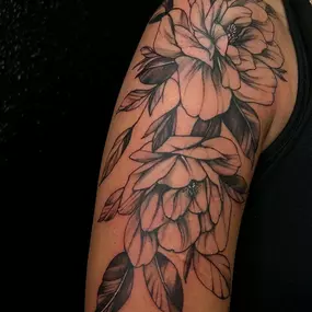 Bild von Lunar Ink Gallery Tattoo Shop & Piercing Studio