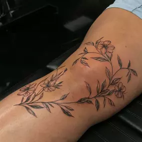 Bild von Lunar Ink Gallery Tattoo Shop & Piercing Studio