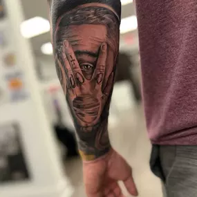 Bild von Lunar Ink Gallery Tattoo Shop & Piercing Studio