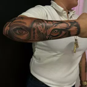Bild von Lunar Ink Gallery Tattoo Shop & Piercing Studio
