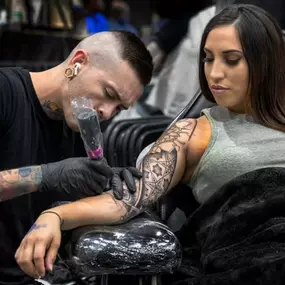 Bild von Lunar Ink Gallery Tattoo Shop & Piercing Studio