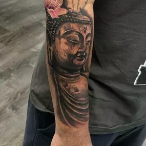 Bild von Lunar Ink Gallery Tattoo Shop & Piercing Studio