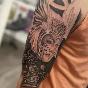 Bild von Lunar Ink Gallery Tattoo Shop & Piercing Studio