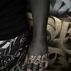 Bild von Lunar Ink Gallery Tattoo Shop & Piercing Studio